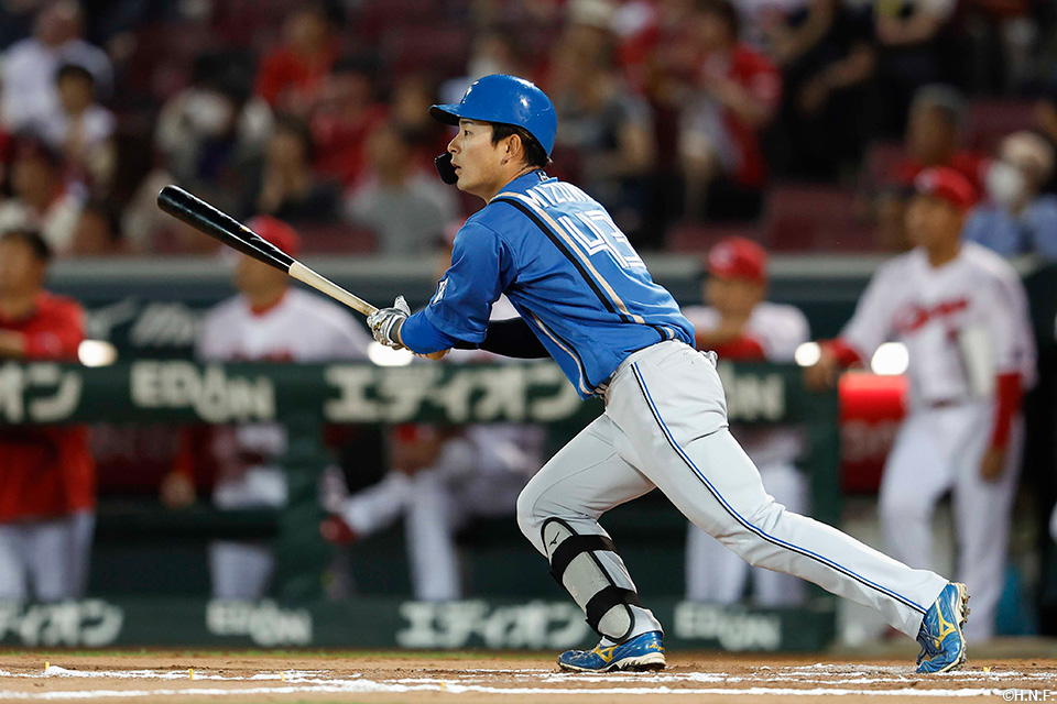 7回表、三塁打を放つ水野選手01