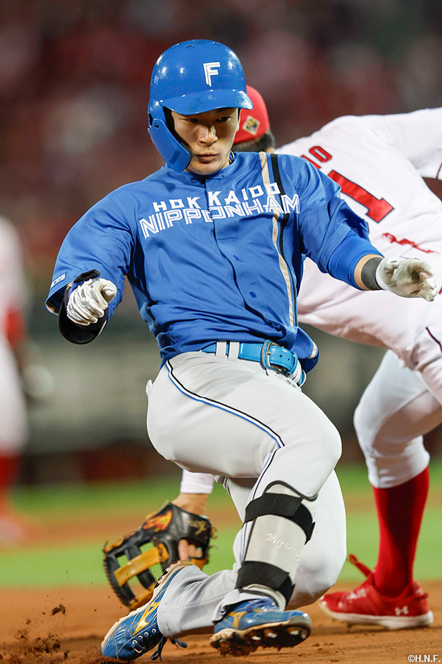 7回表、三塁打を放つ水野選手02