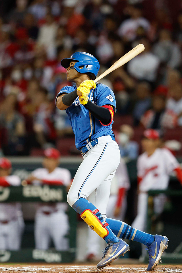 7回表、犠牲フライを放つ水谷選手01