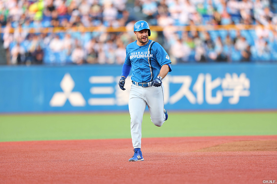 1回表、二者連続となる本塁打を放ったマルティネス選手01