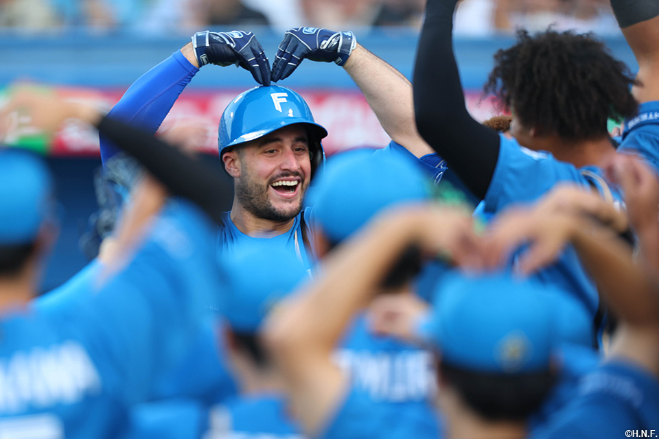 1回表、二者連続となる本塁打を放ったマルティネス選手02