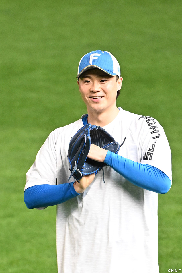 試合前の山﨑福投手