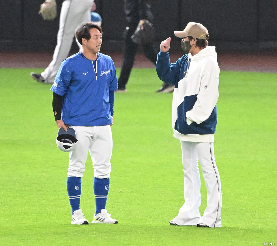 ドラゴンズ宇佐見選手と新庄監督