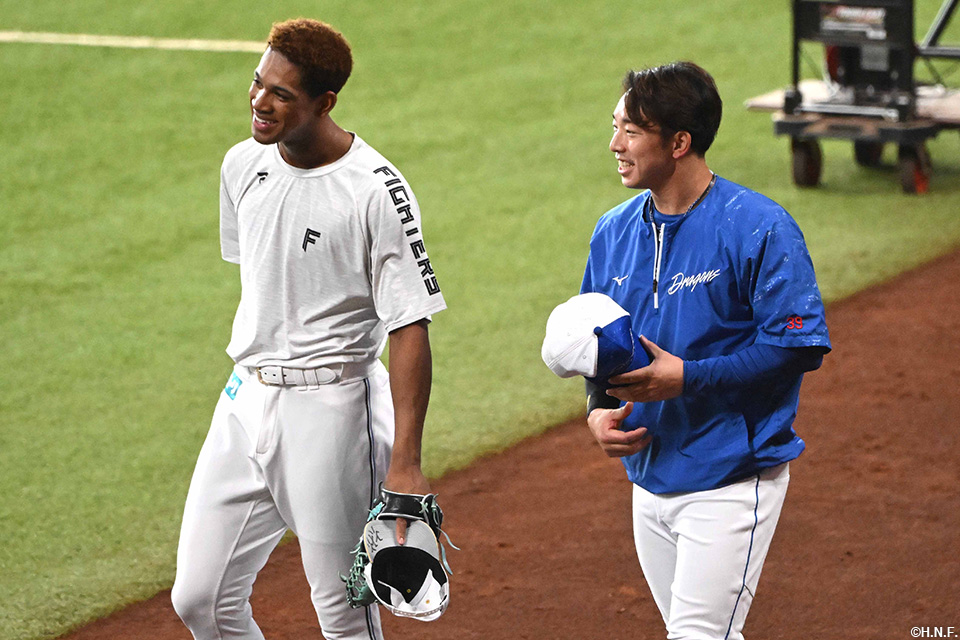 ドラゴンズ宇佐見選手と万波選手