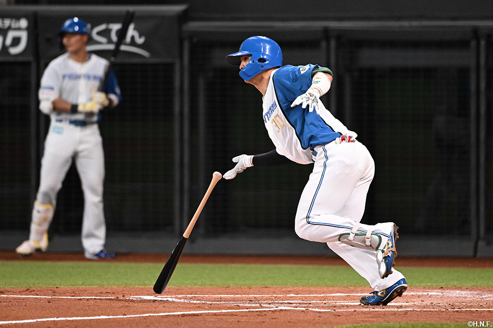 2回裏、二塁打を放つ郡司選手