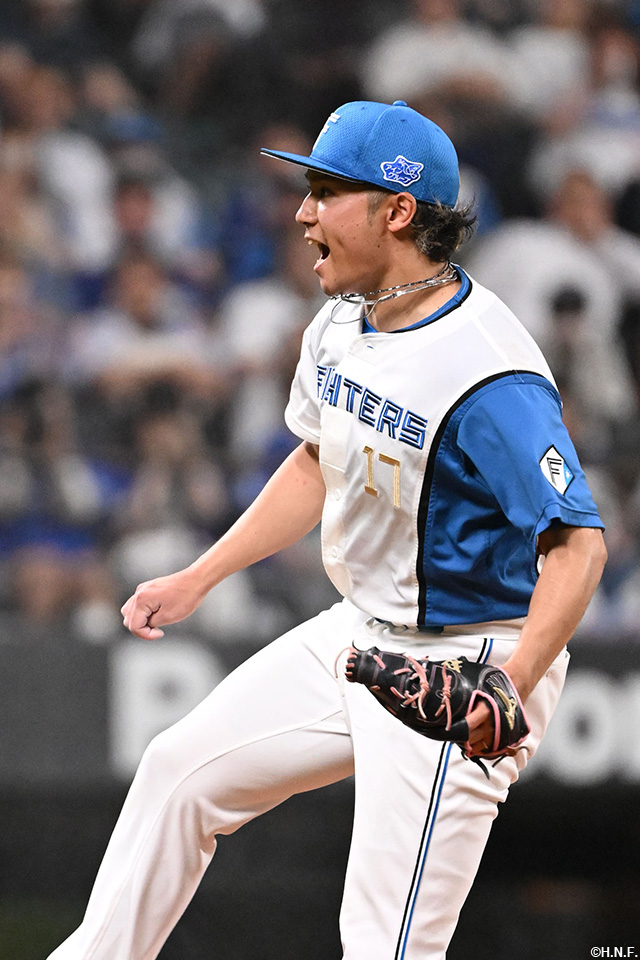 9回を抑えた伊藤投手01