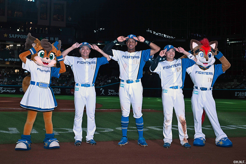 ヒーローの万波選手、田宮選手、伊藤投手02