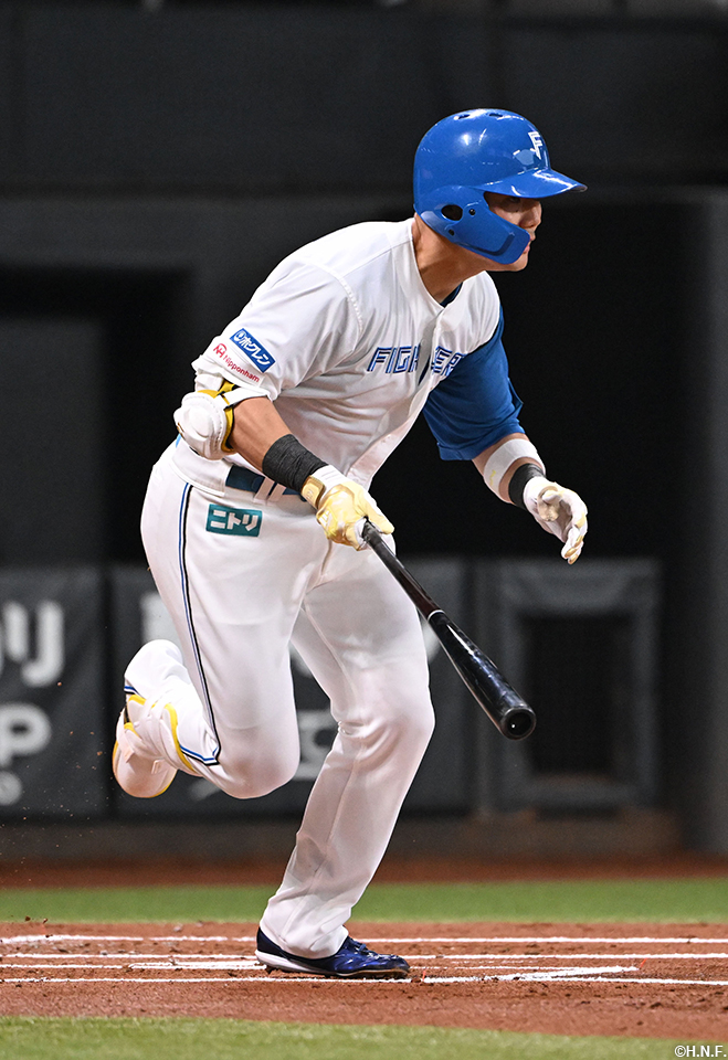 1回裏、ライトへヒットを放つ清宮選手01