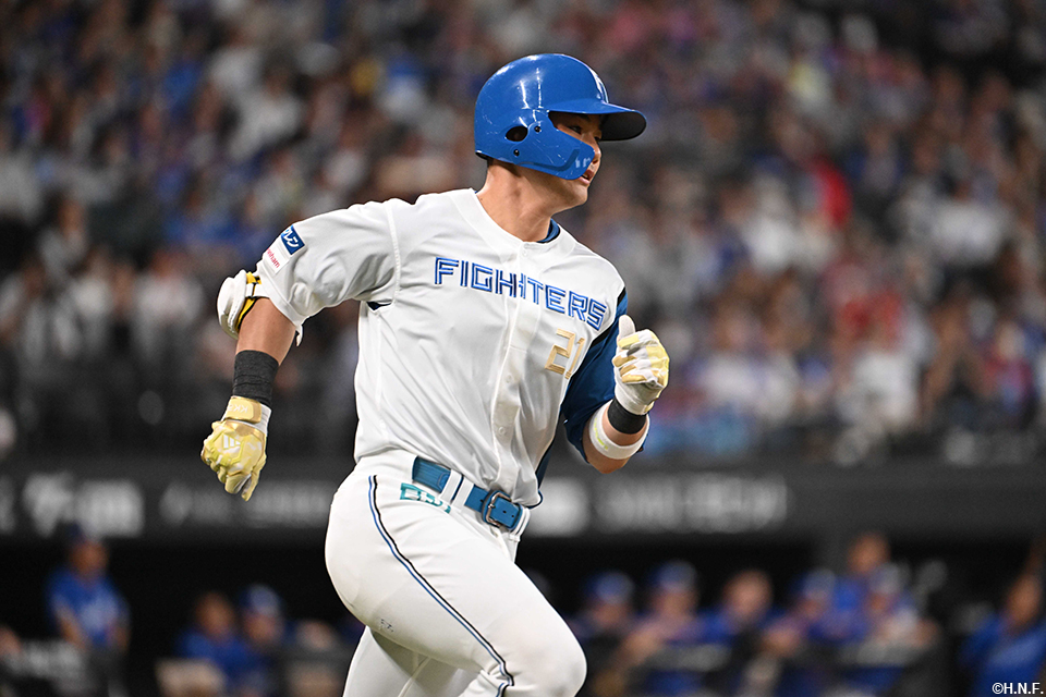 1回裏、ライトへヒットを放つ清宮選手02