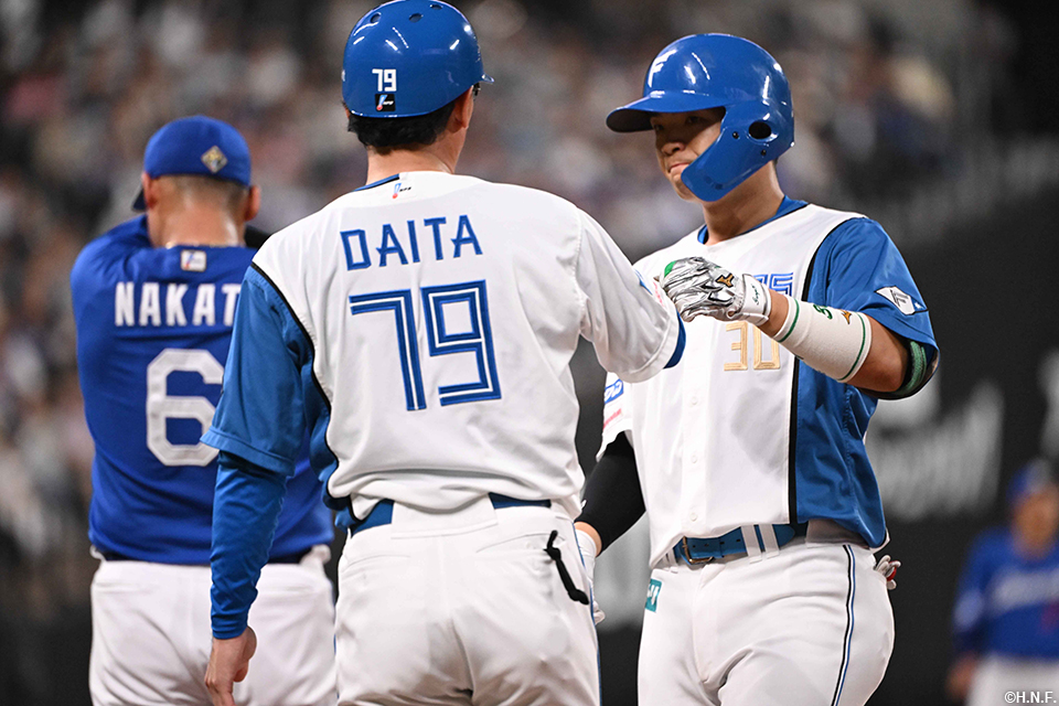 6回裏、レフトへヒットを放った郡司選手