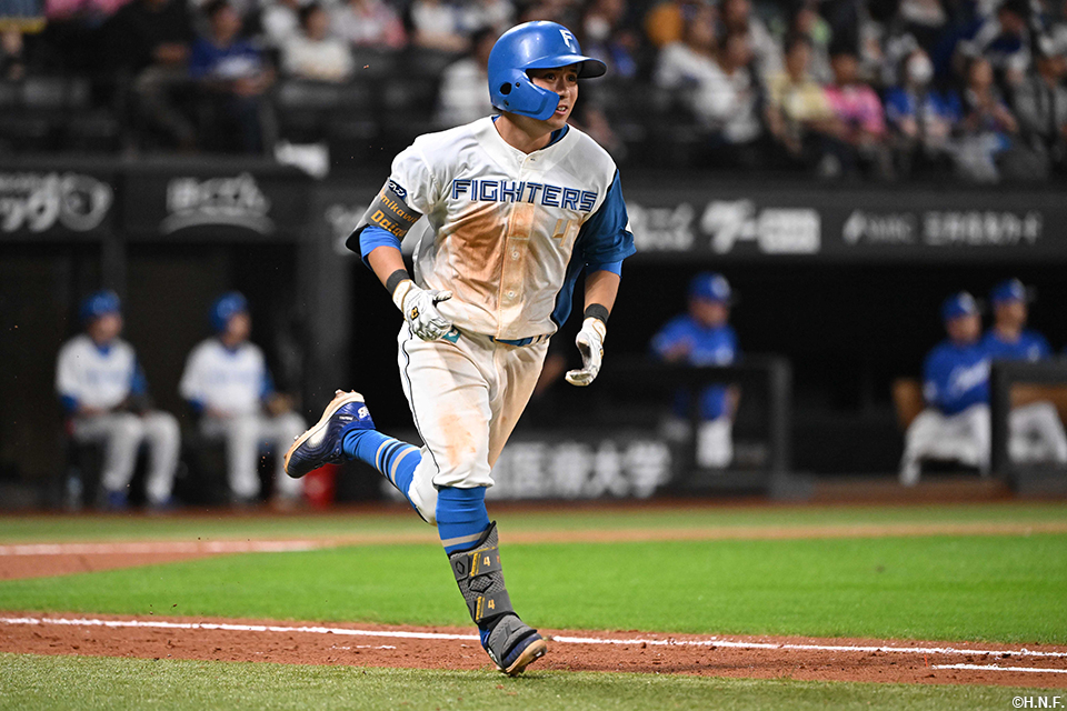 8回裏、ダメ押しの犠飛を放った上川畑選手