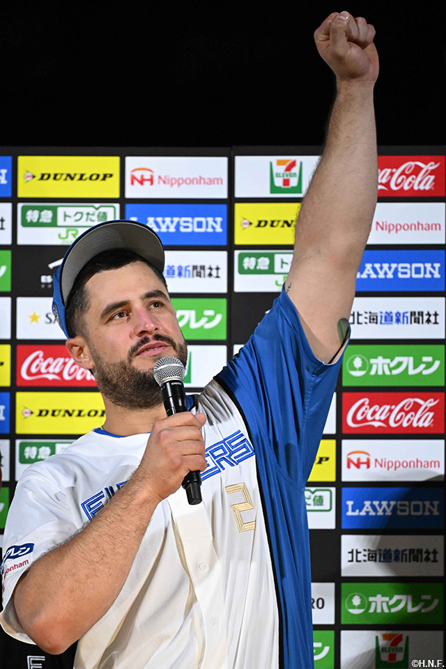 ヒーローのマルティネス選手02