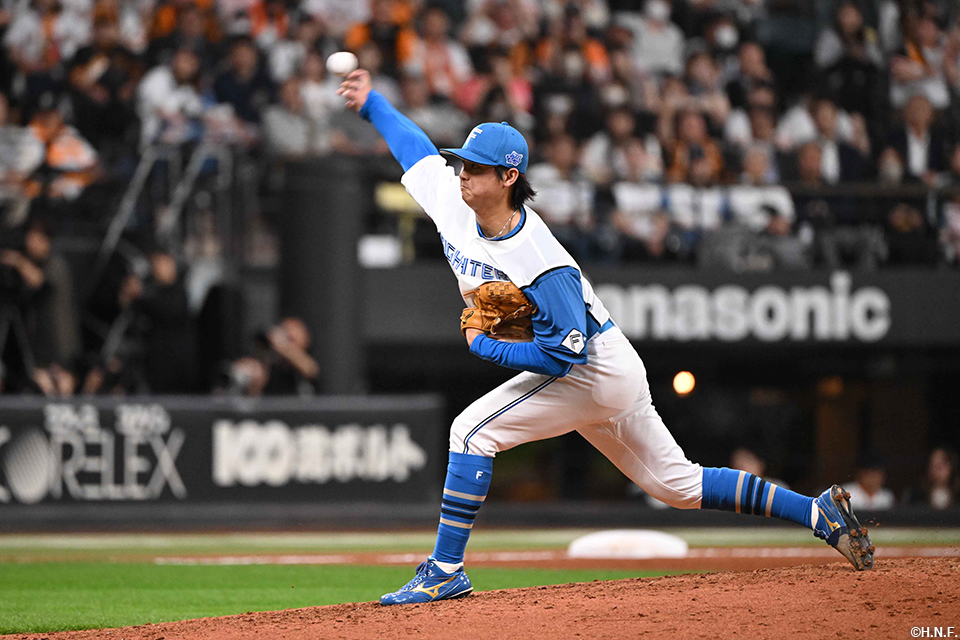 8回、三番手の田中瑛投手