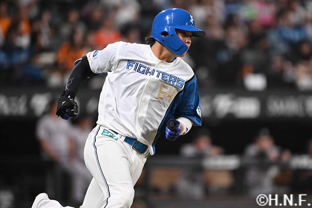 5回裏、レフトへ二塁打を放った田宮選手01