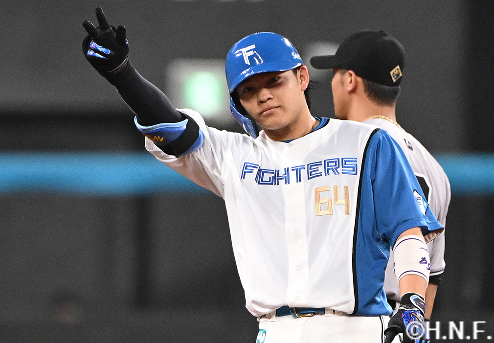 5回裏、レフトへ二塁打を放った田宮選手02