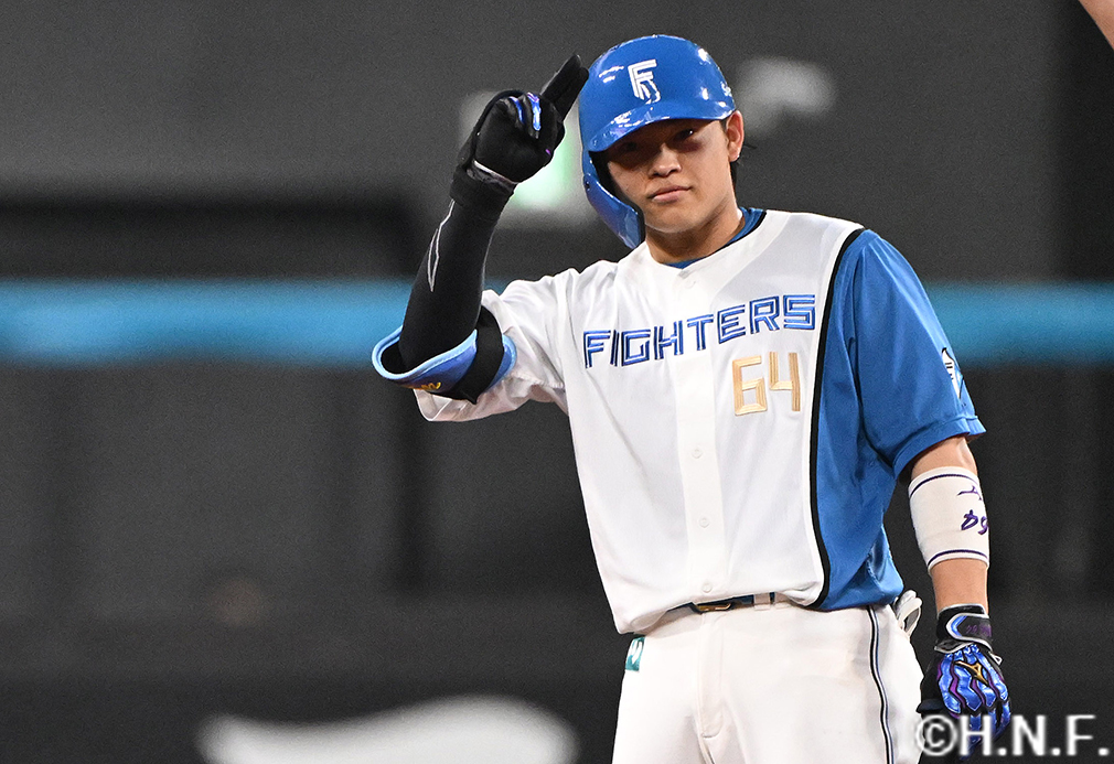 5回裏、レフトへ二塁打を放った田宮選手03