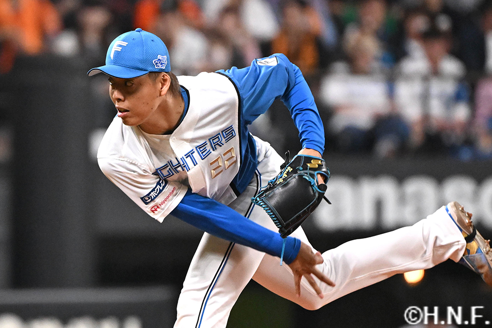 9回、二番手の杉浦投手01