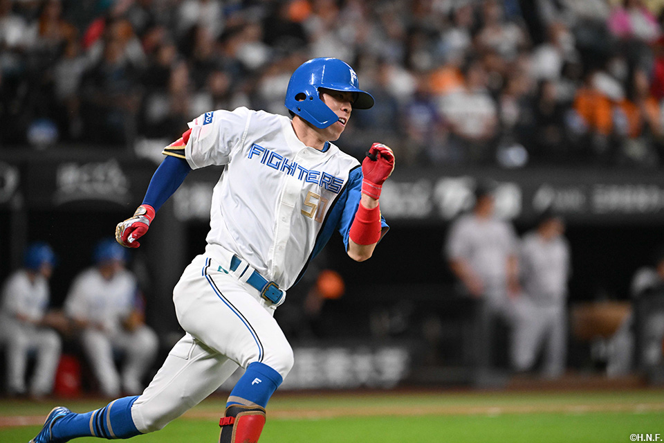 3回裏、二塁打を放った五十幡選手01