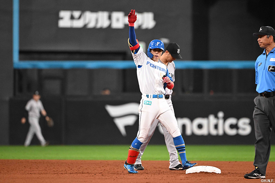 3回裏、二塁打を放った五十幡選手02