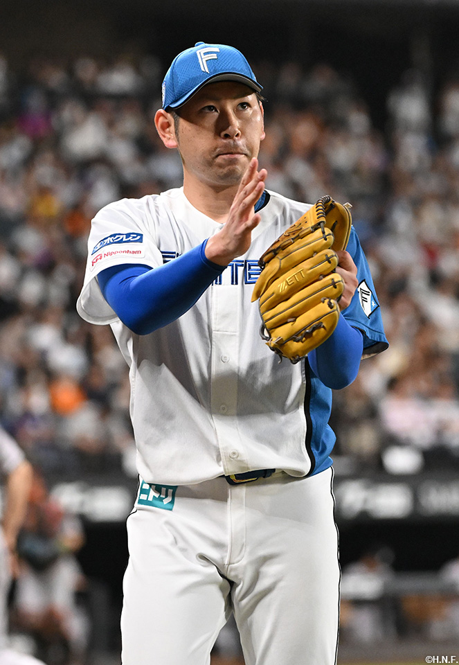 6回表を抑えた加藤貴投手