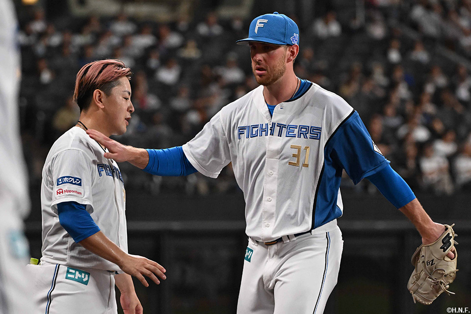 8回、四番手のマーフィー投手02