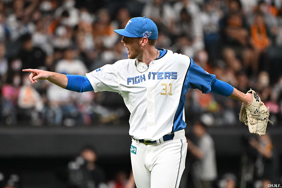 9回表を抑えたマーフィー投手01