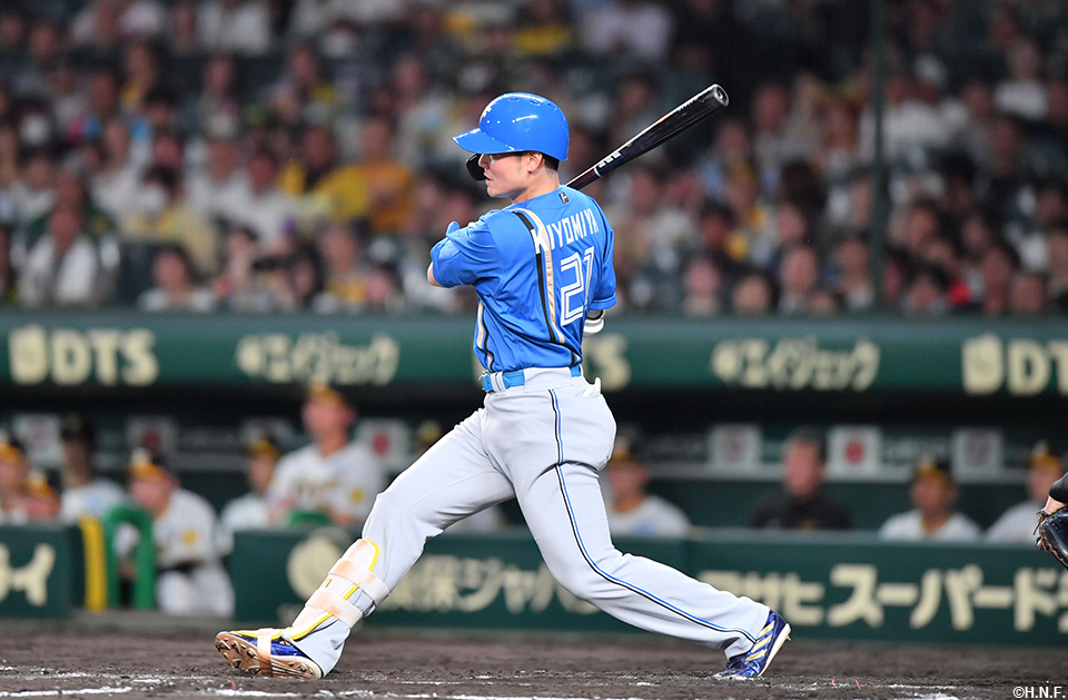 7回表、同点適時打を放つ清宮選手01