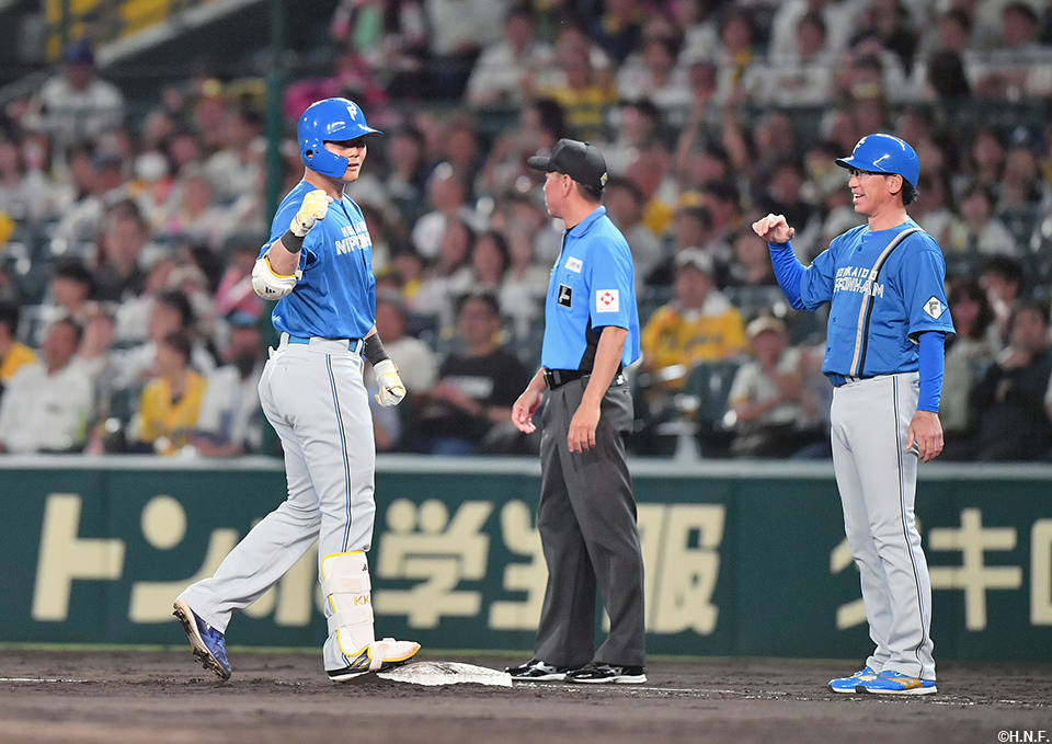 7回表、同点適時打を放つ清宮選手02