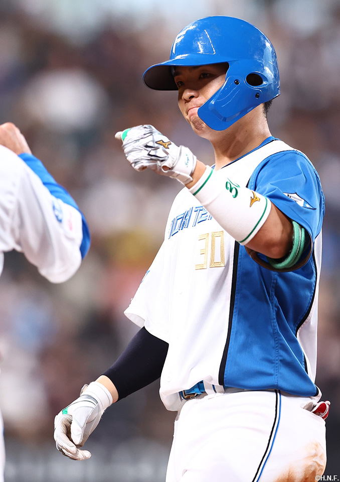 3回裏、レフトへヒットを放った郡司選手