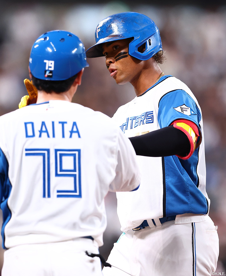 3回裏、2点適時打を放つ水谷選手02