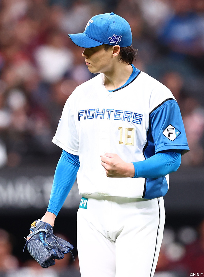 6回表を抑えた山﨑福投手