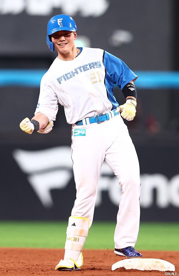 7回裏、勝ち越し適時二塁打を放った清宮選手02