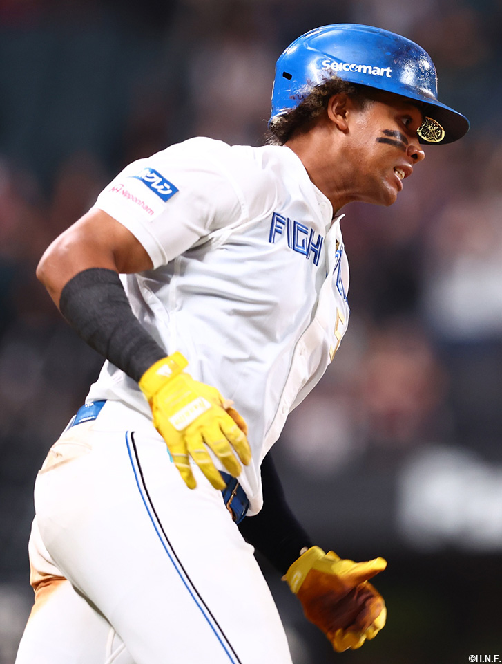 9回裏、起死回生の同点適時三塁打を放った水谷選手01