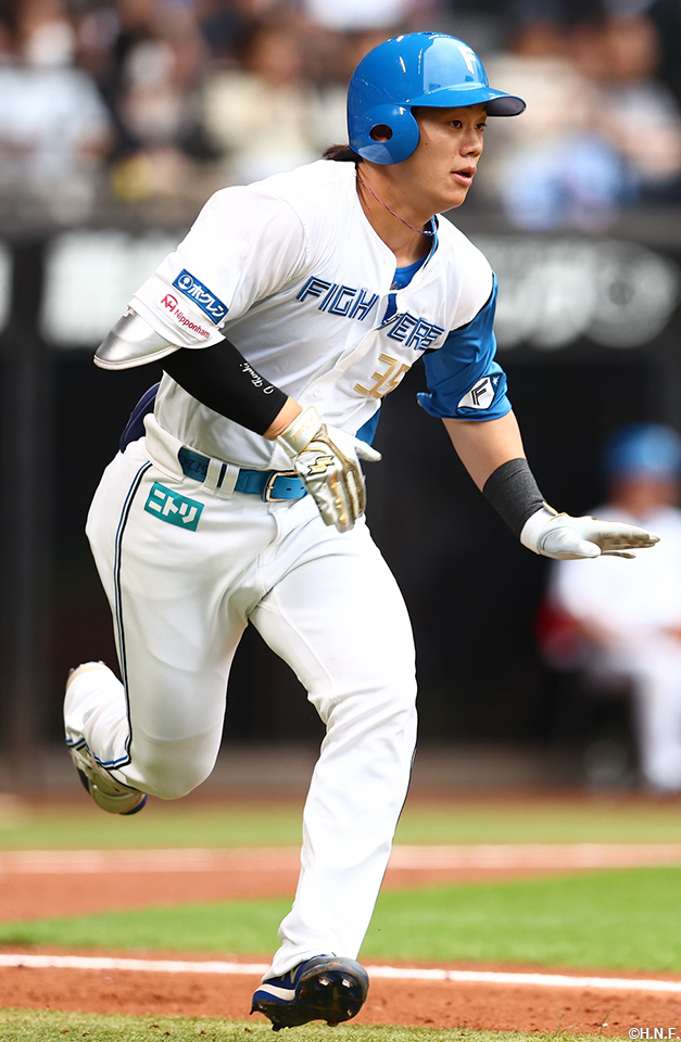 2回裏、レフトへ適時打を放った福田光選手01