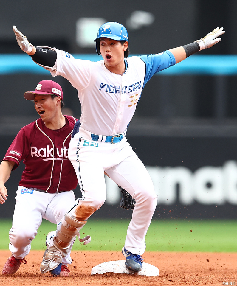 2回裏、レフトへ適時打を放った福田光選手02