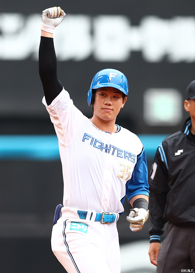 6回裏、適時二塁打を放った福田光選手