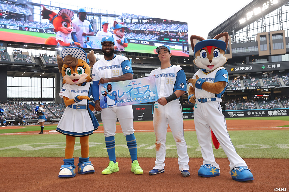 ヒーローの福田光選手とレイエス選手03