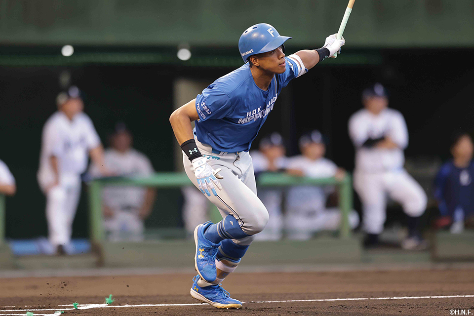 1回表、二塁打を放つ万波選手