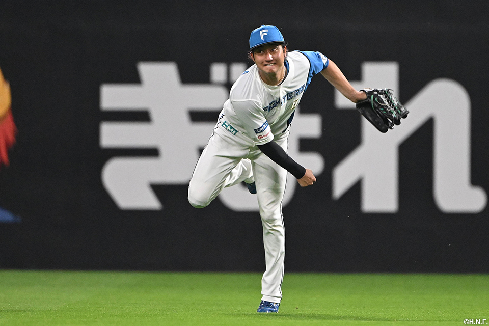 6回表、好守を見せる浅間選手02