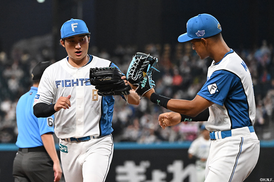 6回表、好守を見せる浅間選手03