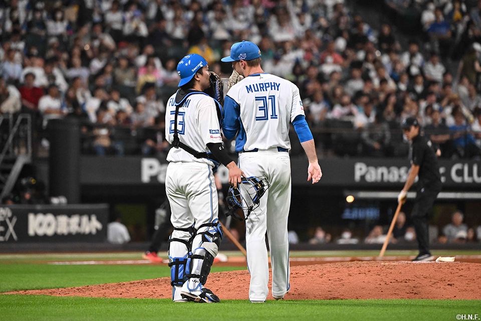 8回、四番手のマーフィー投手02