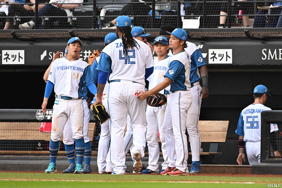 9回を抑えたザバラ投手