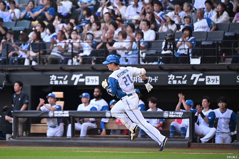 9回裏、代打でヒットを放つ清宮選手02