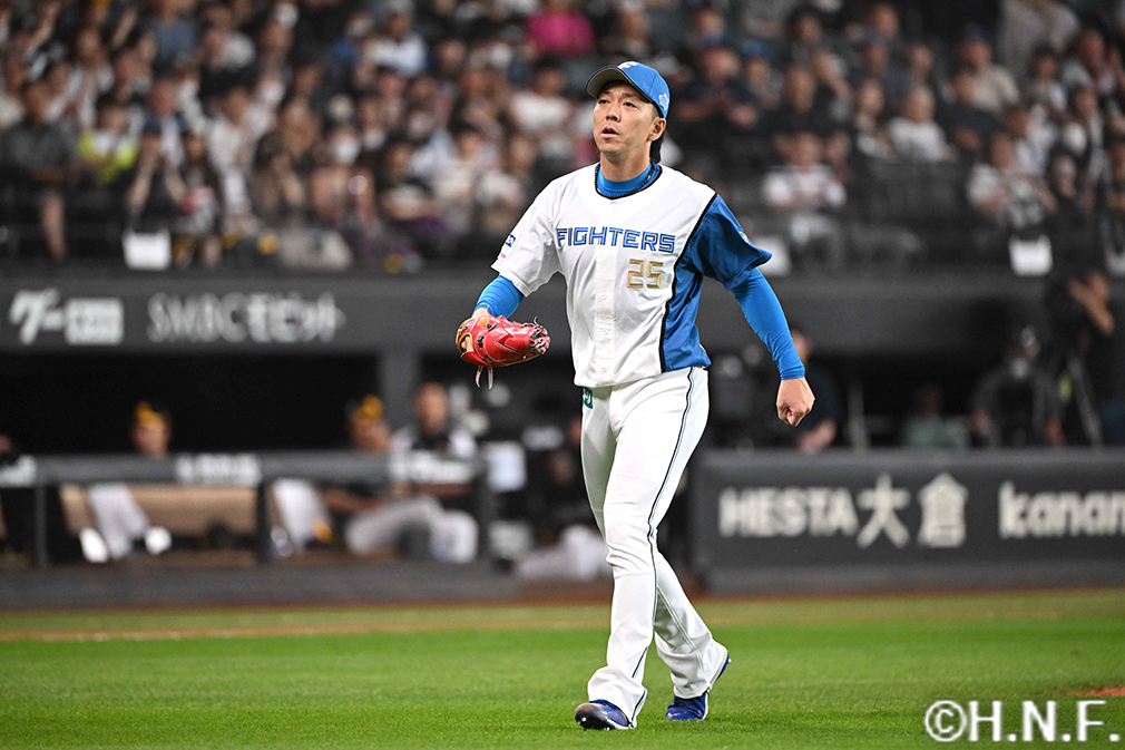 6回表、ピンチを抑えた宮西投手