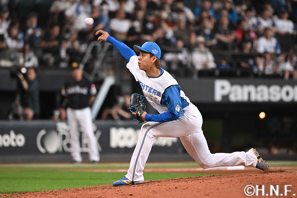 8回、四番手の杉浦投手