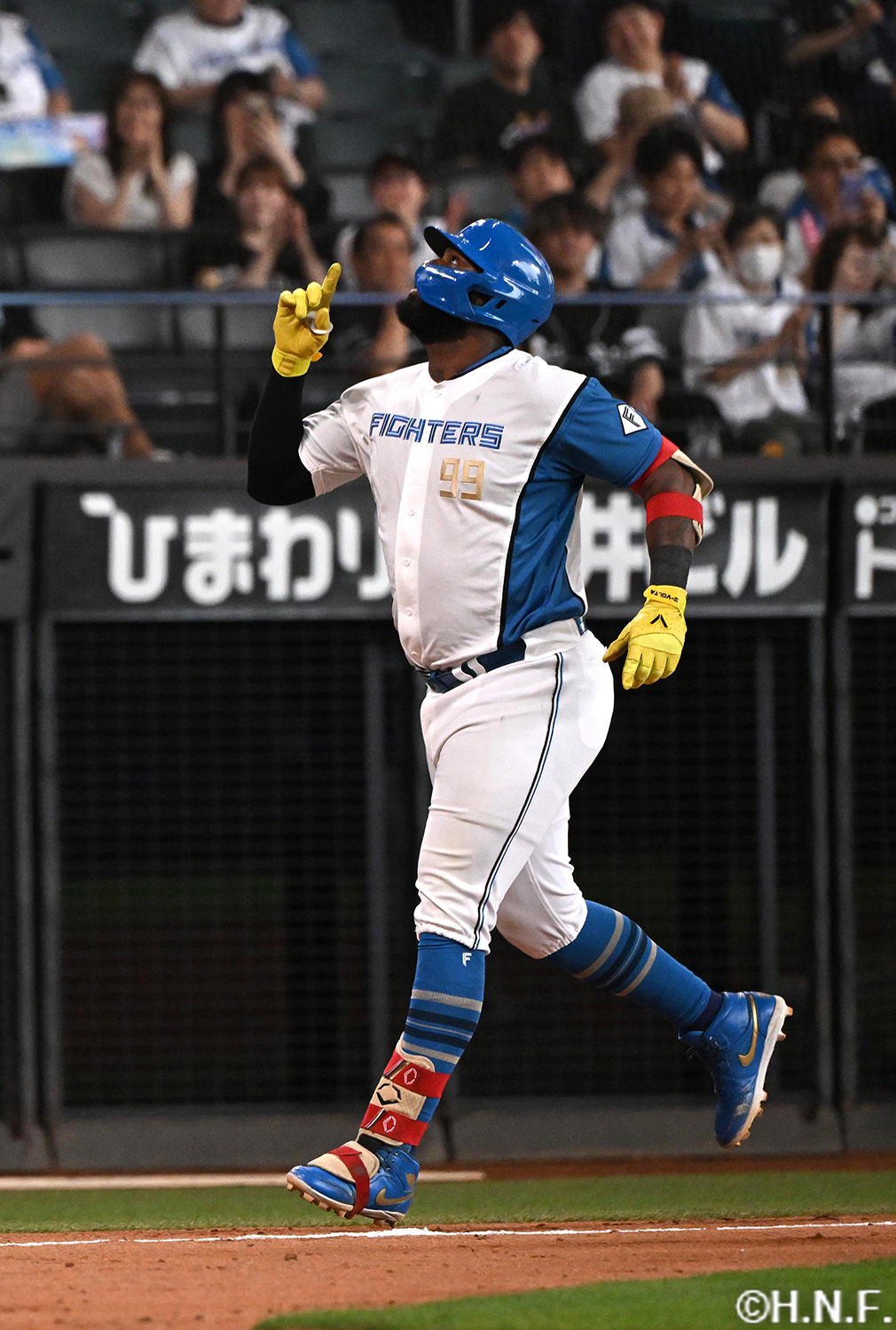 9回裏、レフトへ2ランを放つレイエス選手04