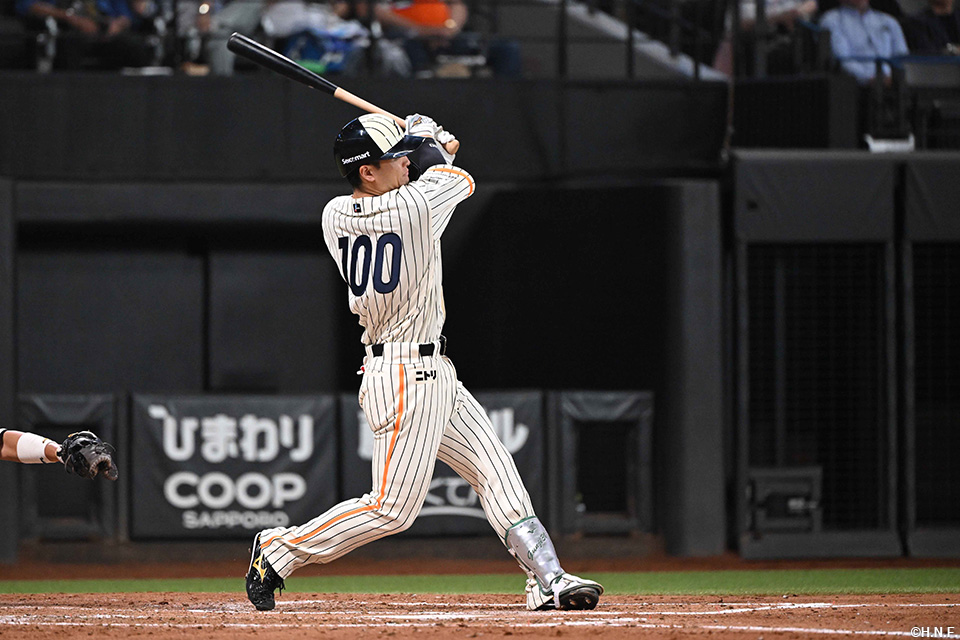 4回裏、逆転の2ランを放つ郡司選手01