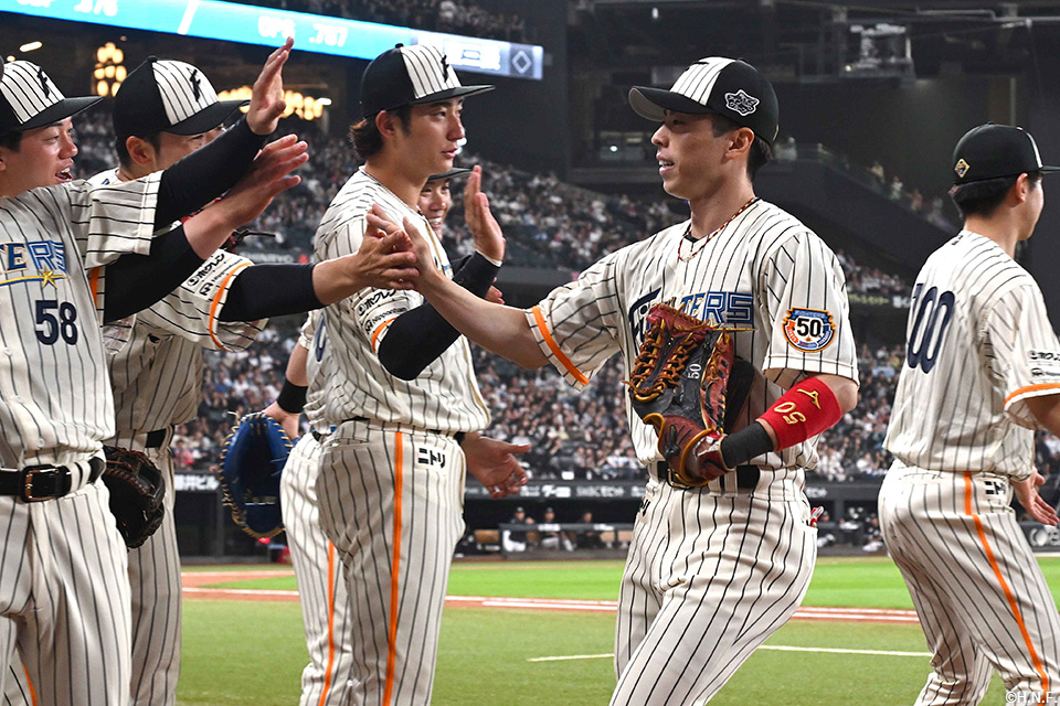 5回表、好守をみせる五十幡選手03