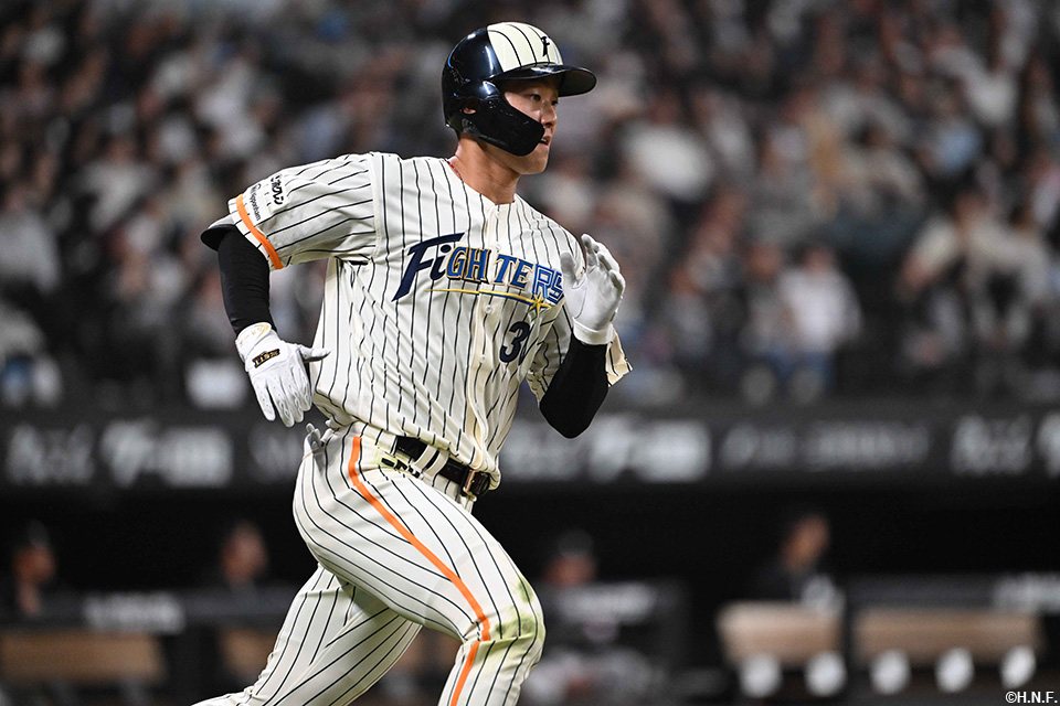 7回裏、適時二塁打を放つ石井選手01