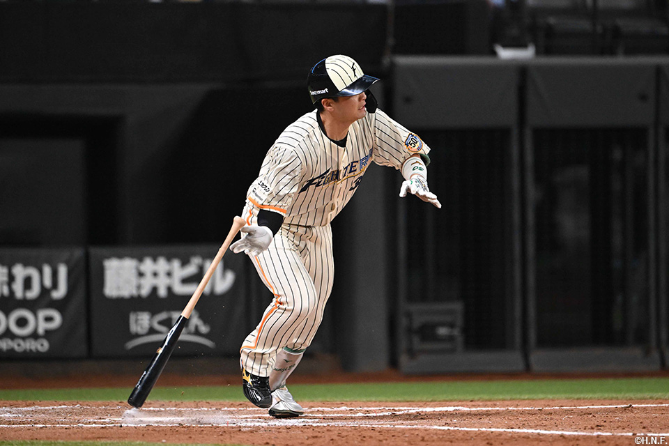 7回裏、適時打を放つ郡司選手